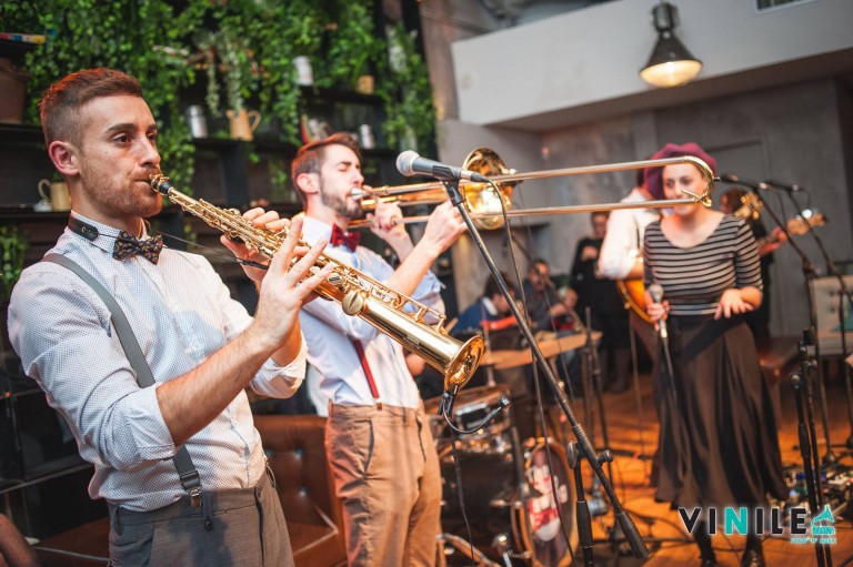 THE CLUB SWING BAND
