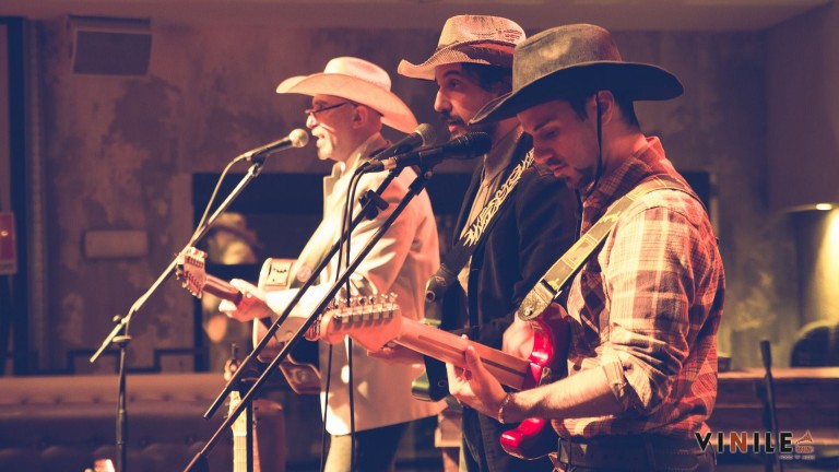 THE SQUARE DANCE