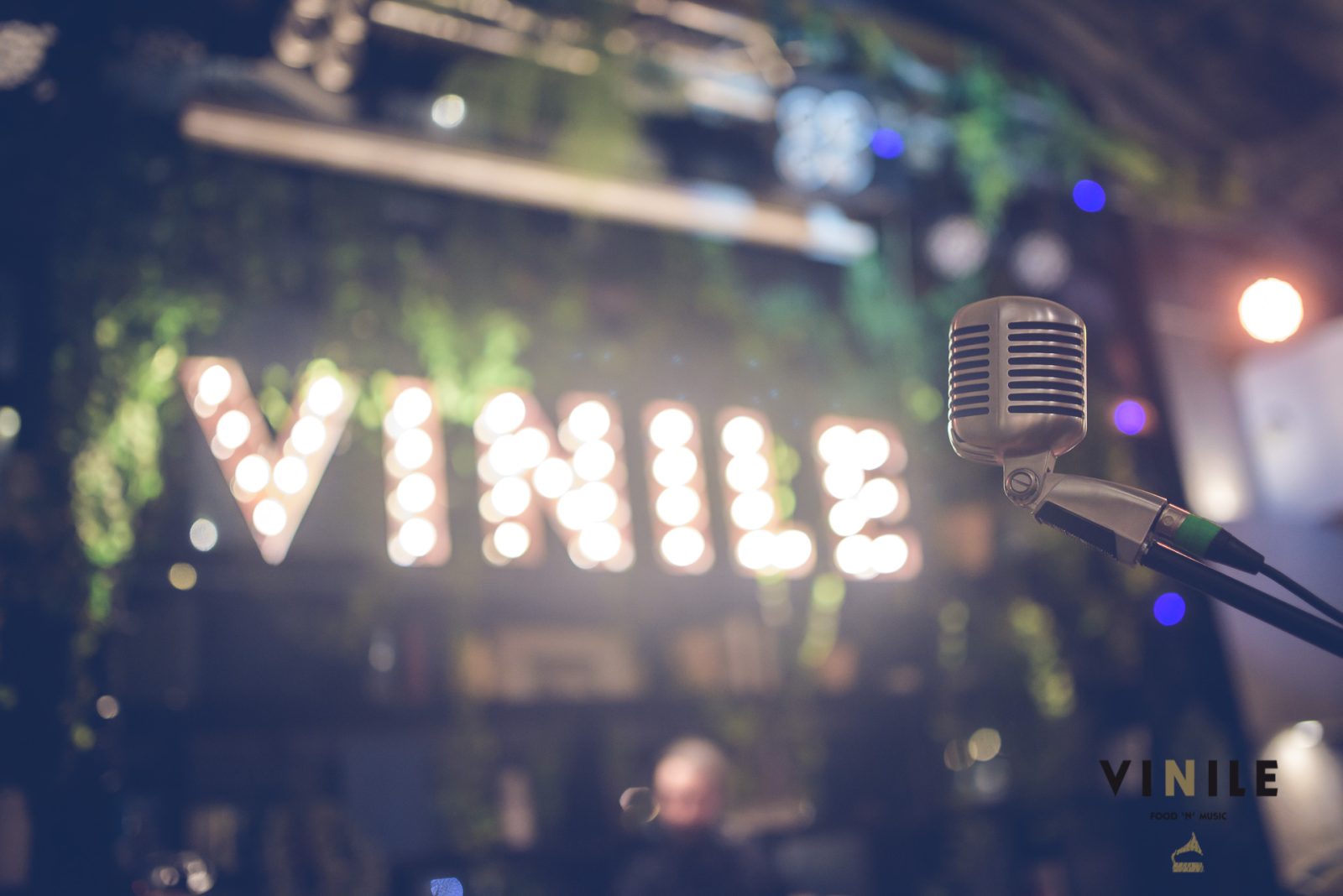 Locandina di una serata al Vinile