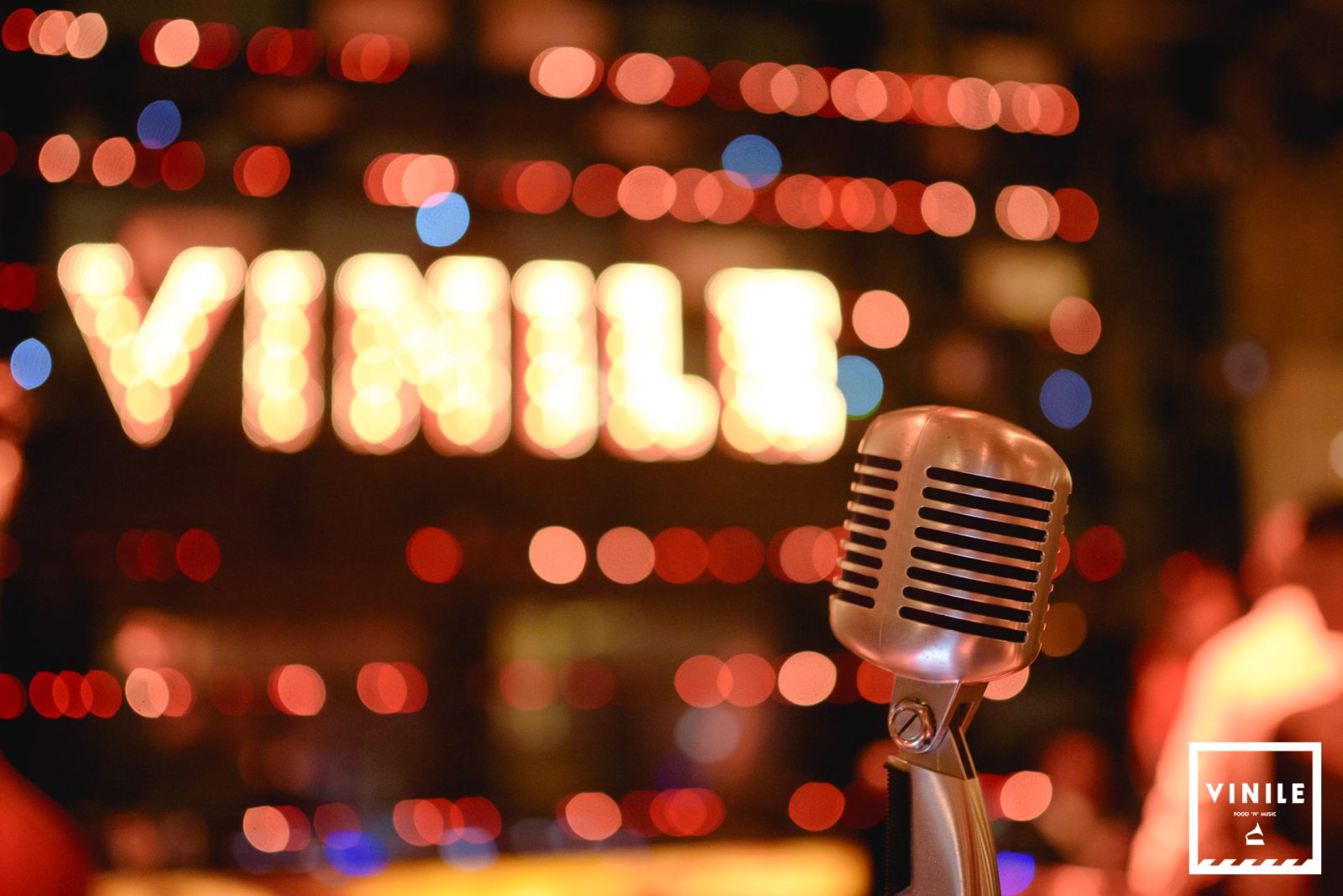 Locandina di una serata al Vinile